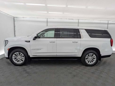 Used 2024 GMC Yukon XL SLT AWD/4WD image 3