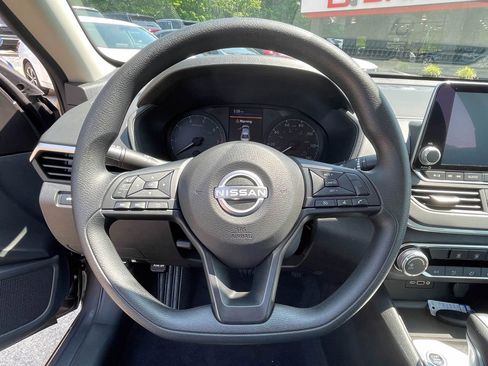 Used 2025 Nissan Altima 2.5 S image 11