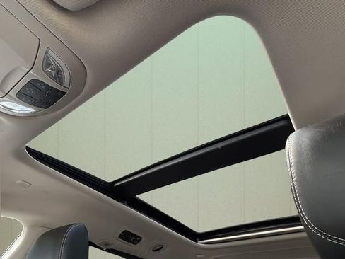 Used 2024 Chrysler Pacifica Limited FWD image 23