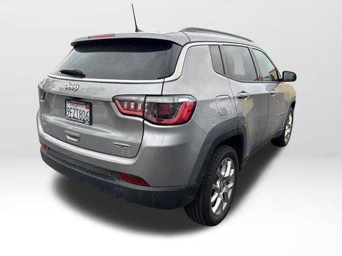 Used 2023 Jeep Compass Latitude image 4