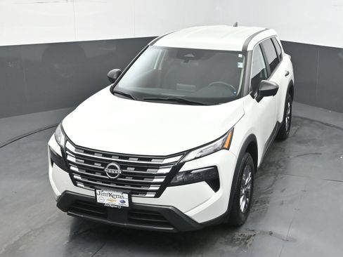Used 2024 Nissan Rogue S AWD/4WD image 32