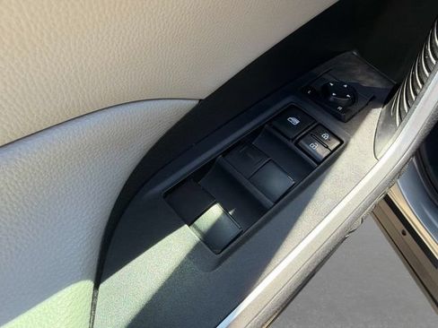 Used 2020 Toyota RAV4 XLE w/ XLE Grade Weather Package AWD/4WD image 18