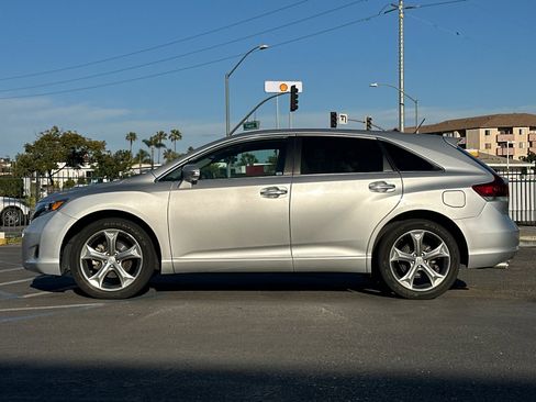 Used 2013 Toyota Venza Limited w/ Tow Prep Pkg image 2