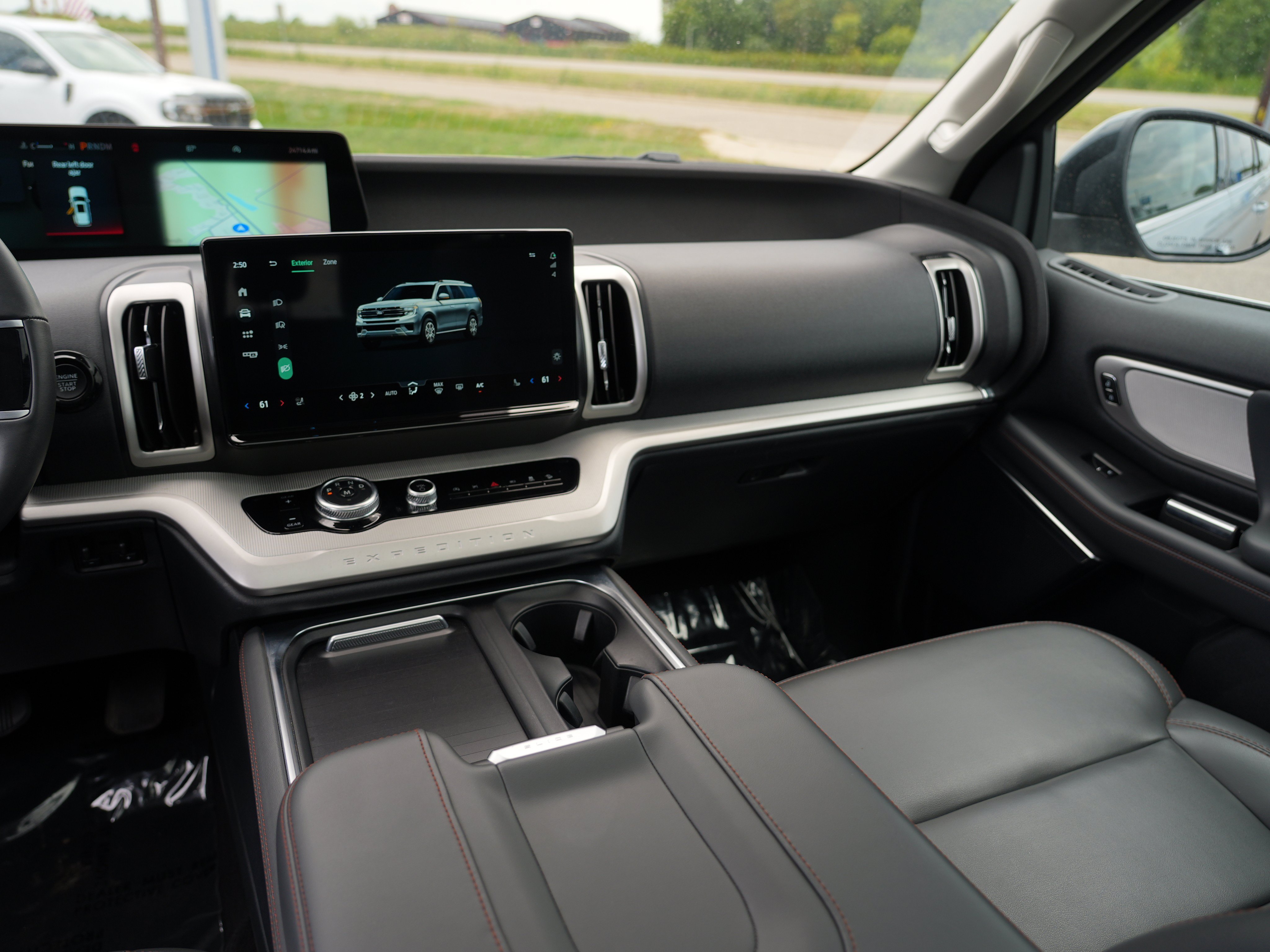 Used 2025 Ford Expedition Active AWD/4WD image 23