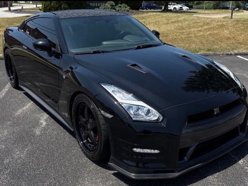 Used 2016 Nissan GT-R Premium AWD/4WD image 7