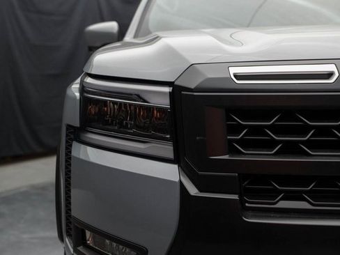 Used 2025 Nissan Frontier PRO-4X w/ Pro Convenience Package image 3