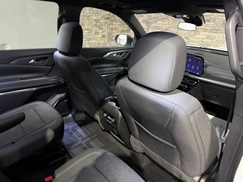 Used 2025 Chevrolet Traverse LT w/ Enhanced Driving Package image 33
