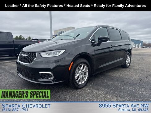 Used 2025 Chrysler Pacifica Select FWD image 7