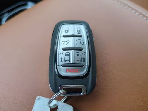 New 2026 Chrysler Pacifica Pinnacle w/ Trailer Tow Group image 30