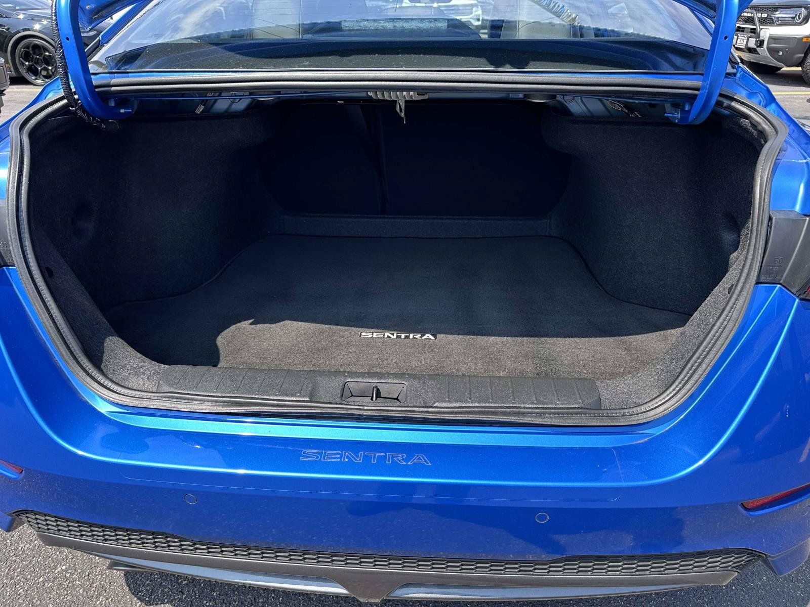 Used 2023 Nissan Sentra SR w/ SR Premium Package FWD image 8