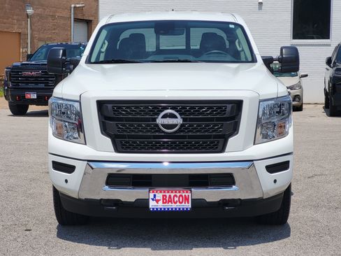 Used 2024 Nissan Titan SV w/ SV Convenience Package image 2
