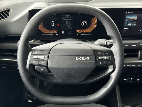 Used 2025 Kia K4 LXS image 26
