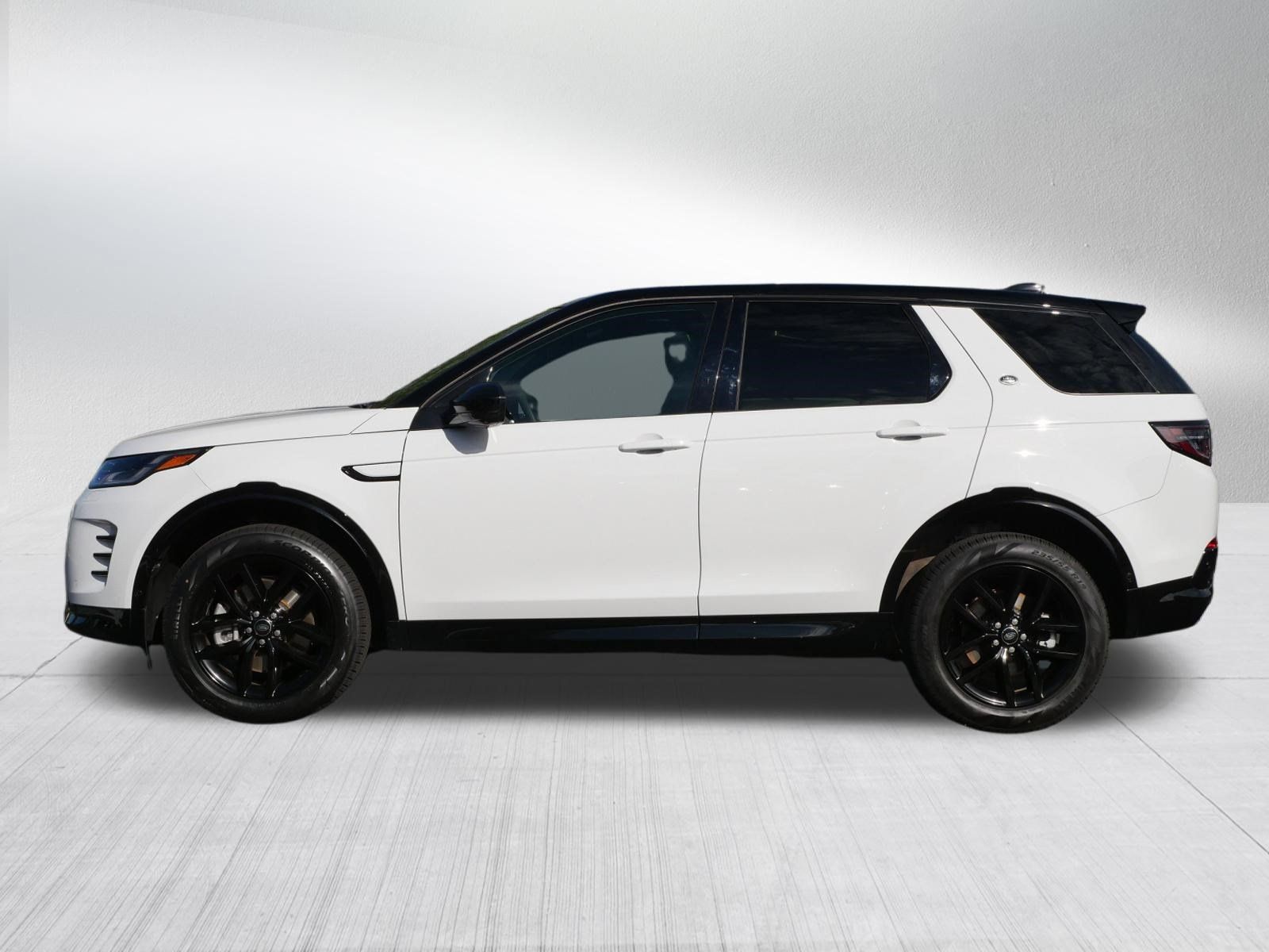 Used 2025 Land Rover Discovery Sport Dynamic SE AWD/4WD image 2