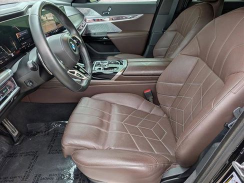 Used 2023 BMW 740i w/ Parking Assistance Package RWD image 17