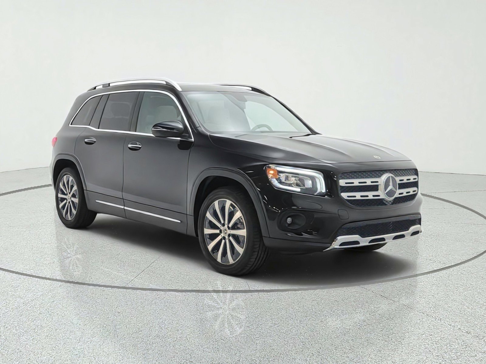 Used 2023 Mercedes-Benz GLB 250 image 3