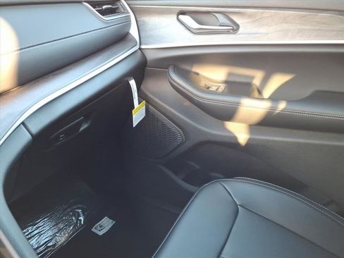 New 2025 Jeep Grand Cherokee Limited image 14