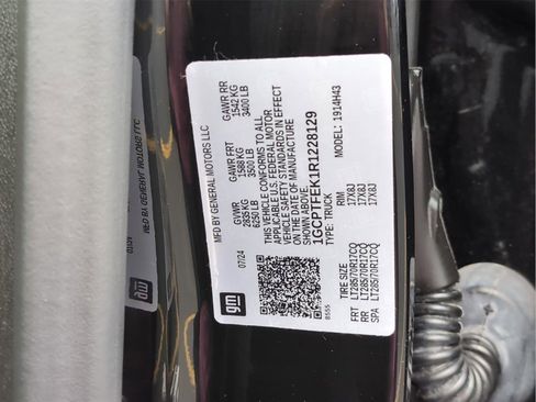 Used 2024 Chevrolet Colorado ZR2 w/ Technology Package AWD/4WD image 10