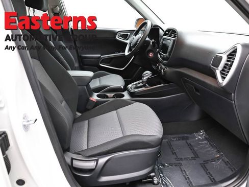 Used 2025 Kia Soul LX w/ LX Technology Package FWD image 24