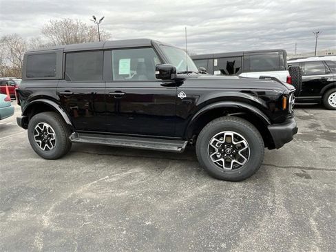 New 2025 Ford Bronco Outer Banks image 2