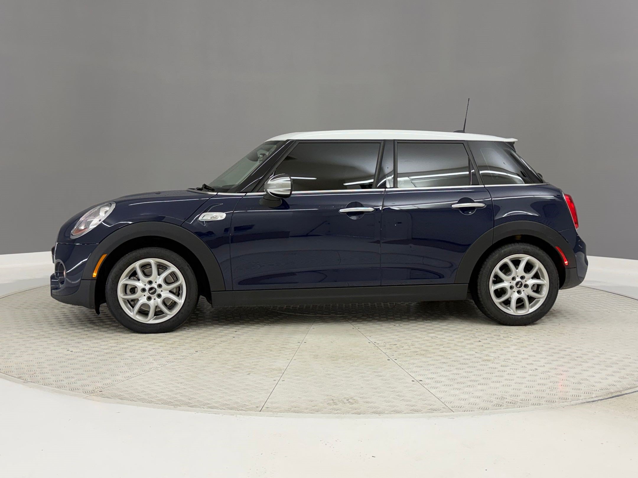 Used 2015 MINI Cooper S FWD image 2