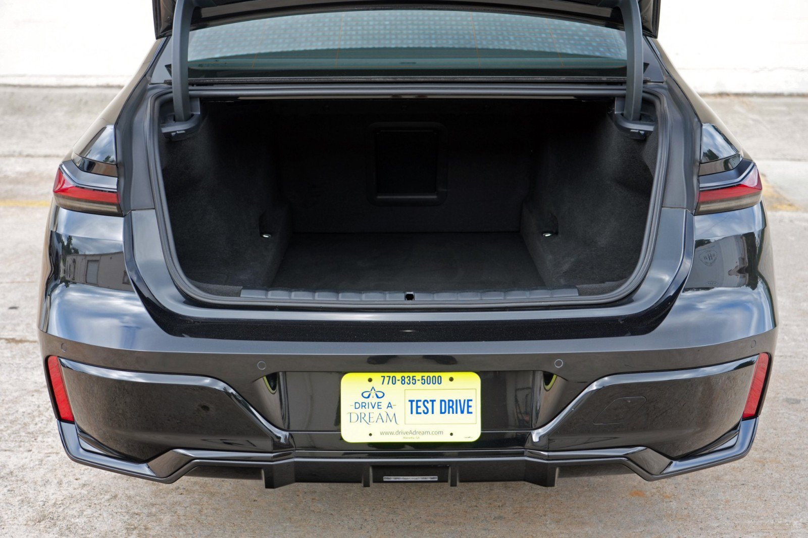 Used 2023 BMW 740i RWD image 10
