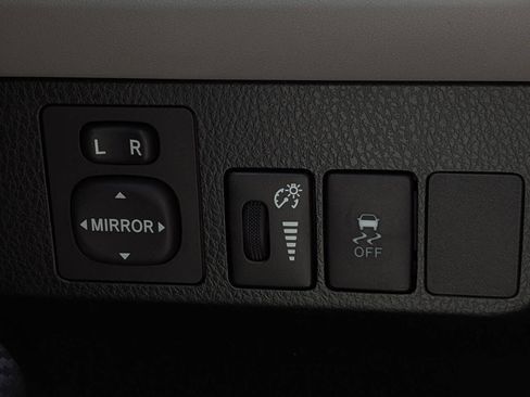 Used 2013 Toyota RAV4 LE AWD/4WD image 24
