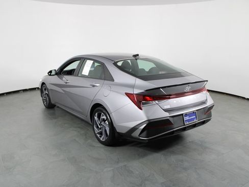 Certified 2025 Hyundai Elantra Sport FWD image 4