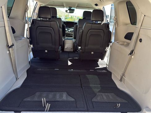 Used 2021 Chrysler Pacifica Touring-L FWD image 13