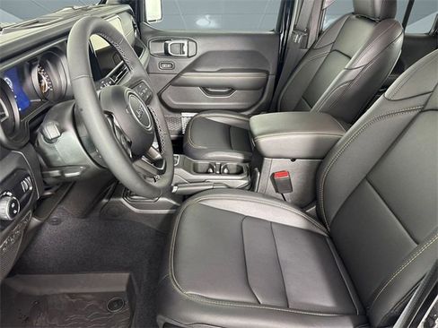 New 2025 Jeep Gladiator Sport w/ Premium Package image 5