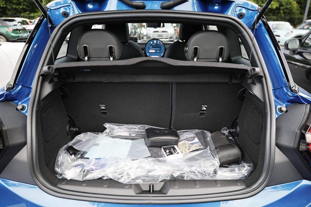 New 2026 MINI Cooper 2-Door Hardtop FWD image 25