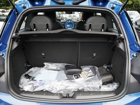 New 2026 MINI Cooper 2-Door Hardtop FWD image 25