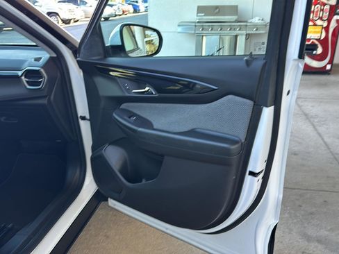 Used 2025 Chevrolet TrailBlazer LT w/ Driver Confidence Package image 12