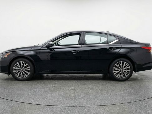 Used 2025 Nissan Altima 2.5 SV image 5