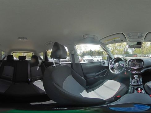 Used 2025 Kia Soul LX w/ LX Technology Package FWD image 40