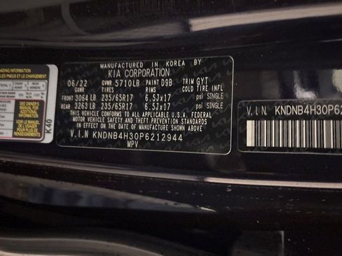 Used 2023 Kia Carnival LX image 12