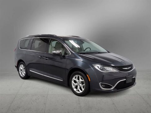 Certified 2020 Chrysler Pacifica Limited image 2