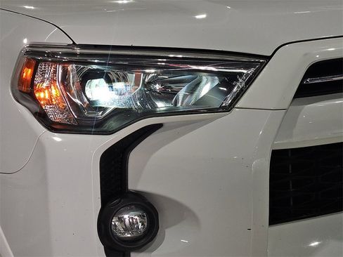 Certified 2022 Toyota 4Runner SR5 Premium image 8