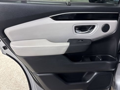 Used 2023 Honda Pilot EX-L image 10