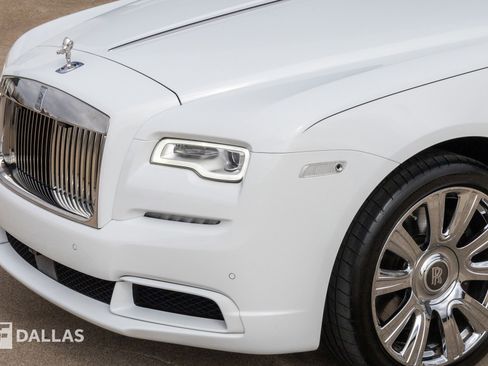 Used 2019 Rolls-Royce Dawn RWD image 6