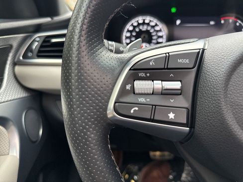 Used 2023 Genesis G70 2.0T w/ Sport Prestige Package image 17