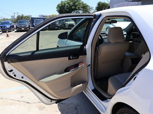 Used 2012 Toyota Camry XLE FWD image 19