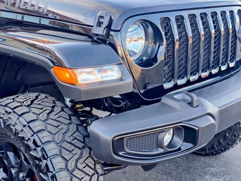 Used 2023 Jeep Gladiator Willys image 5