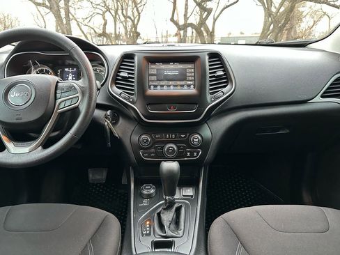 Used 2019 Jeep Cherokee Latitude w/ Popular Appearance Group image 15