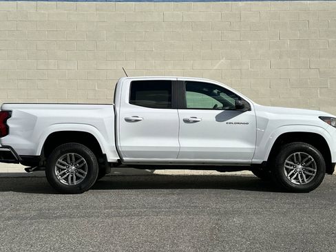Used 2024 Chevrolet Colorado LT w/ LT Convenience Package image 3