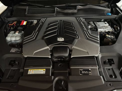Used 2022 Lamborghini Urus AWD/4WD image 33