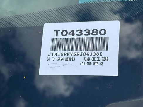 Used 2024 Toyota RAV4 SE w/ Convenience Package AWD/4WD image 14