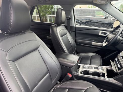 Used 2021 Ford Explorer XLT w/ Equipment Group 202A AWD/4WD image 33