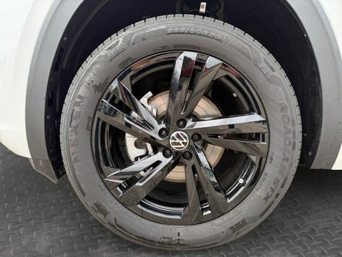 New 2026 Volkswagen Atlas Cross Sport SEL R-Line AWD/4WD image 9