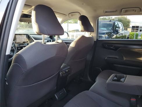 Used 2021 Toyota Highlander L FWD image 8
