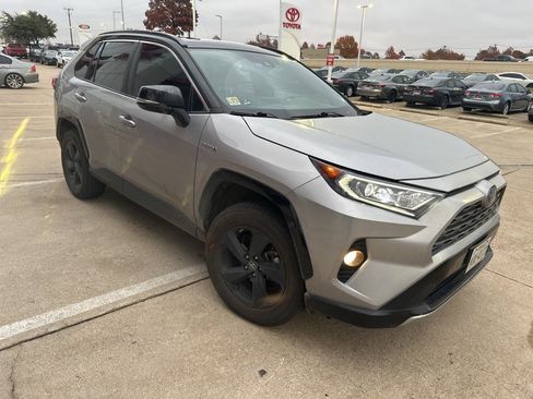 Used 2019 Toyota RAV4 XSE image 2